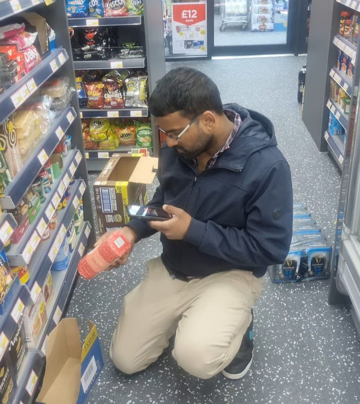 Sinthujan Mahalingam scanning items.